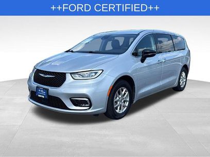 Used 2024 Chrysler Pacifica Touring-L