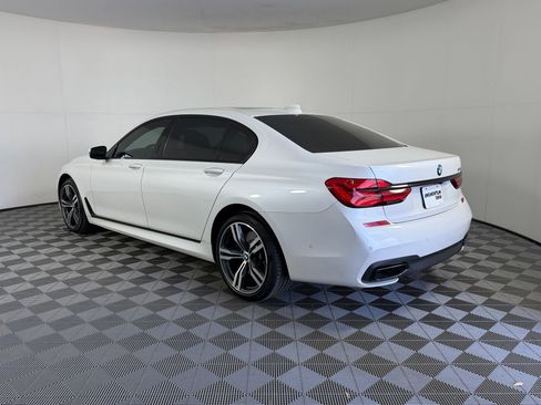 Used 2019 BMW 750i w/ Executive Package image 3
