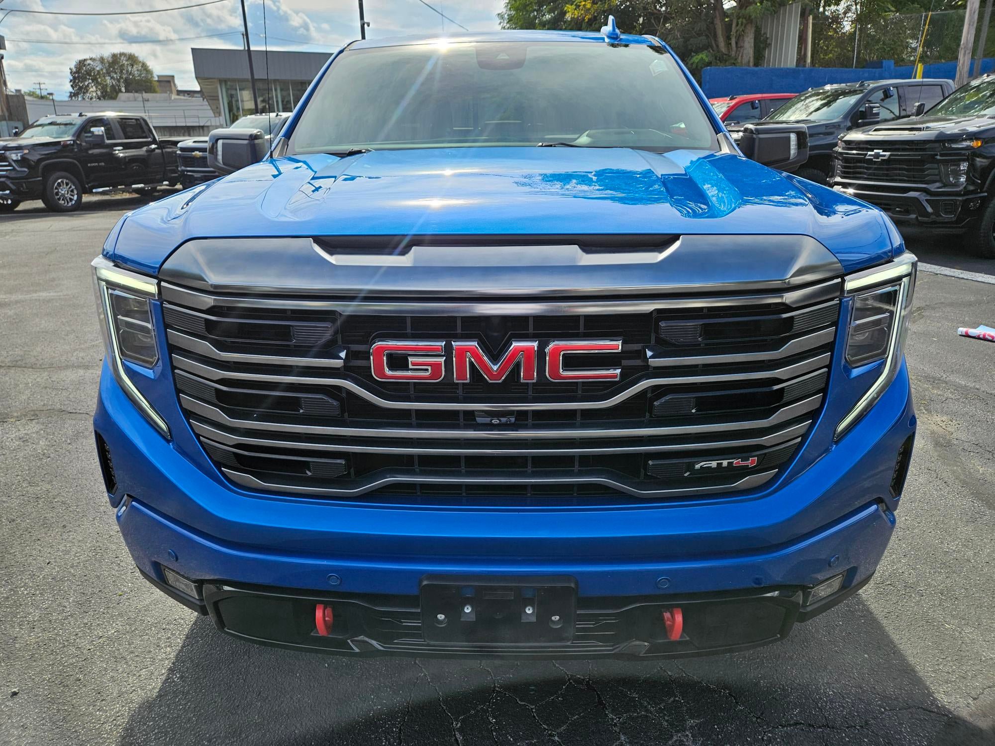 Used 2022 GMC Sierra 1500 AT4 w/ AT4 Premium Package AWD/4WD image 9