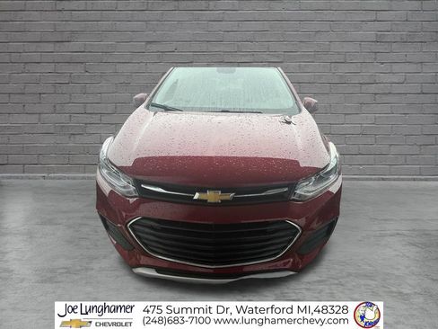 Used 2020 Chevrolet Trax LT w/ LT Convenience Package FWD image 2