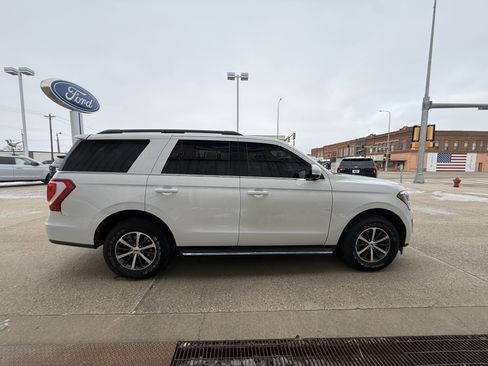 Used 2020 Ford Expedition XLT w/ Equipment Group 202A image 4