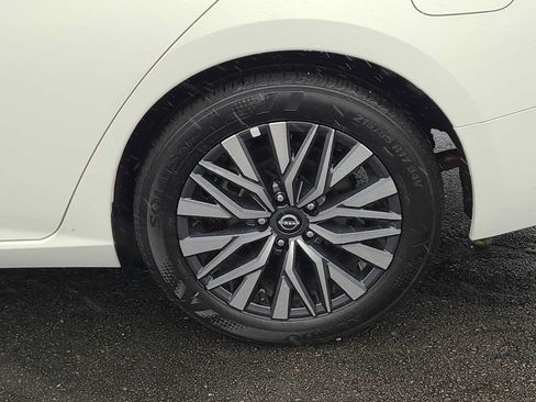 Used 2025 Nissan Altima 2.5 SV FWD image 16