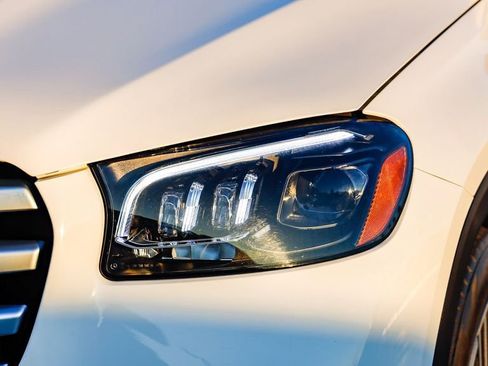 Used 2024 Mercedes-Benz GLS 450 4MATIC image 5