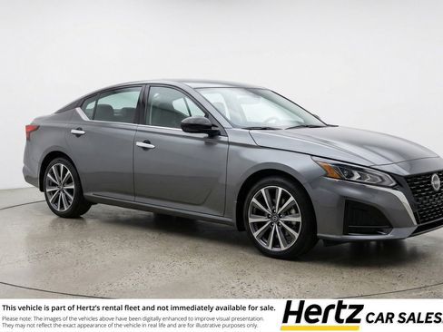 Used 2025 Nissan Altima 2.5 SV FWD image 1