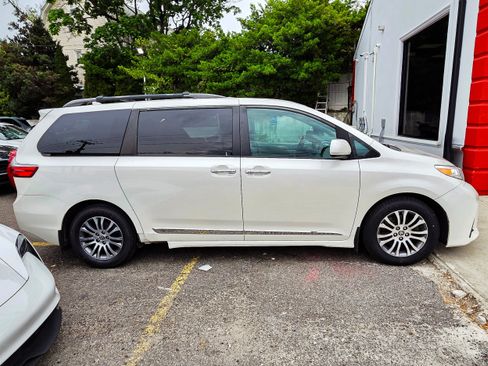 Used 2020 Toyota Sienna XLE FWD image 7
