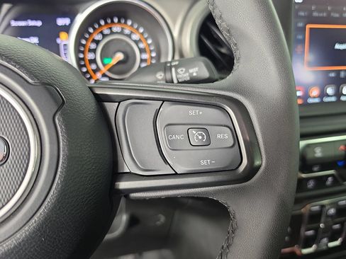 Used 2023 Jeep Gladiator Sport AWD/4WD image 23