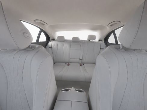 Used 2017 Mercedes-Benz E 300 4MATIC image 17
