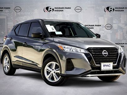 New 2025 Nissan Kicks Play S