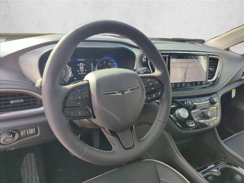 New 2026 Chrysler Pacifica Limited w/ S Appearance Package FWD image 17