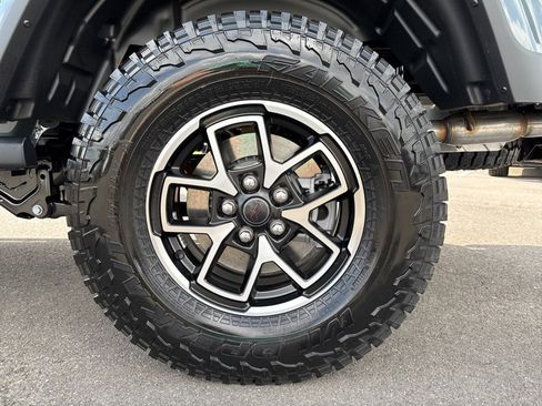 New 2025 Jeep Gladiator Rubicon image 13