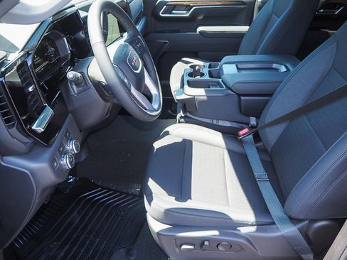 New 2025 GMC Sierra 1500 Elevation image 6