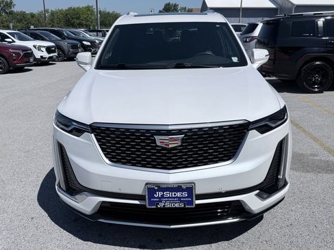 Used 2025 Cadillac XT6 Premium Luxury AWD/4WD image 2