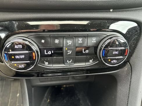 Used 2023 Buick Encore GX Essence w/ Experience Buick Package FWD image 19