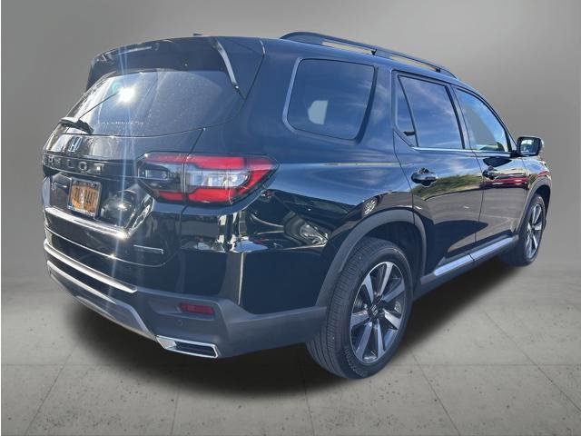 Used 2025 Honda Pilot Touring image 5