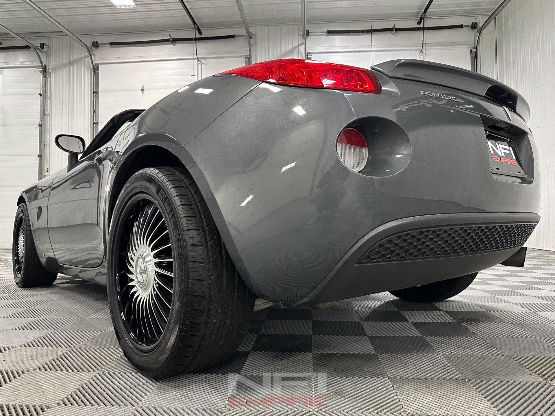 Used 2008 Pontiac Solstice Convertible w/ Premium Package RWD image 30