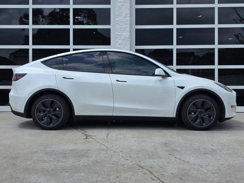 Used 2023 Tesla Model Y Long Range image 3