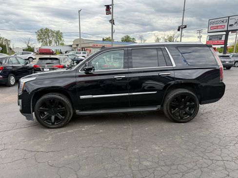 Used 2017 Cadillac Escalade Luxury AWD/4WD image 4