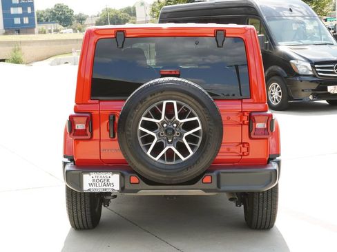 Used 2026 Jeep Wrangler Unlimited Sahara AWD/4WD image 4