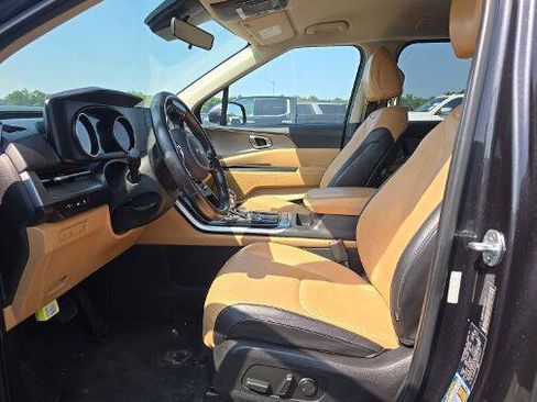 Used 2022 Kia Carnival LX FWD image 5