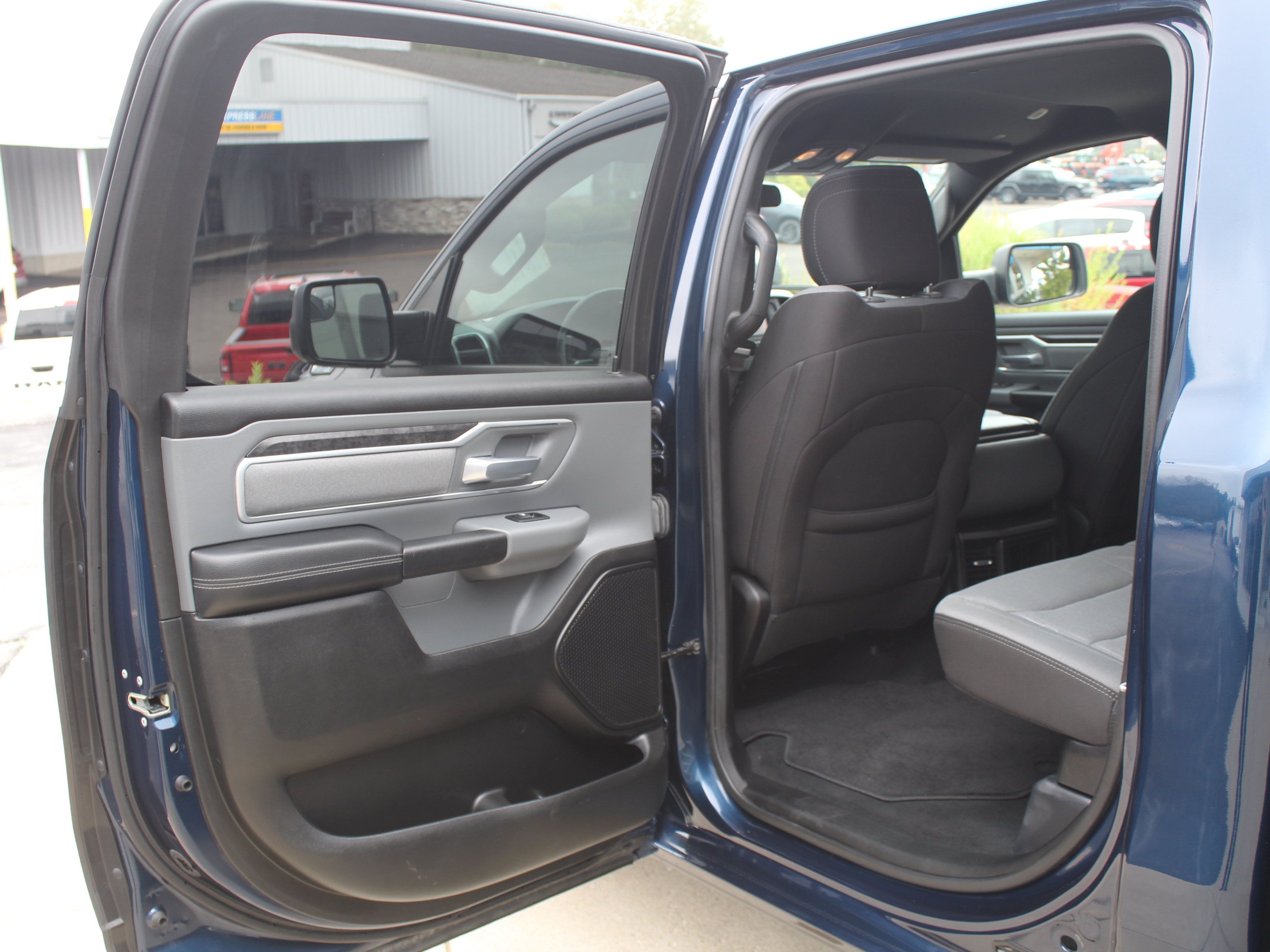 Used 2022 RAM 1500 Big Horn AWD/4WD image 21
