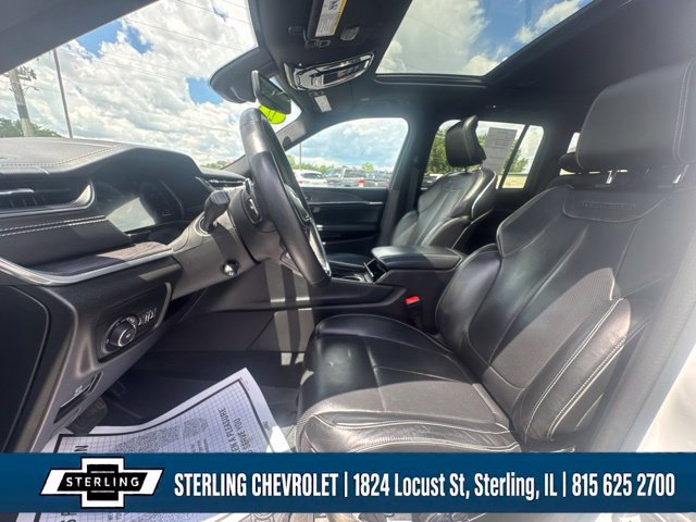 Used 2022 Jeep Grand Cherokee Overland w/ Luxury Tech Group IV AWD/4WD image 24