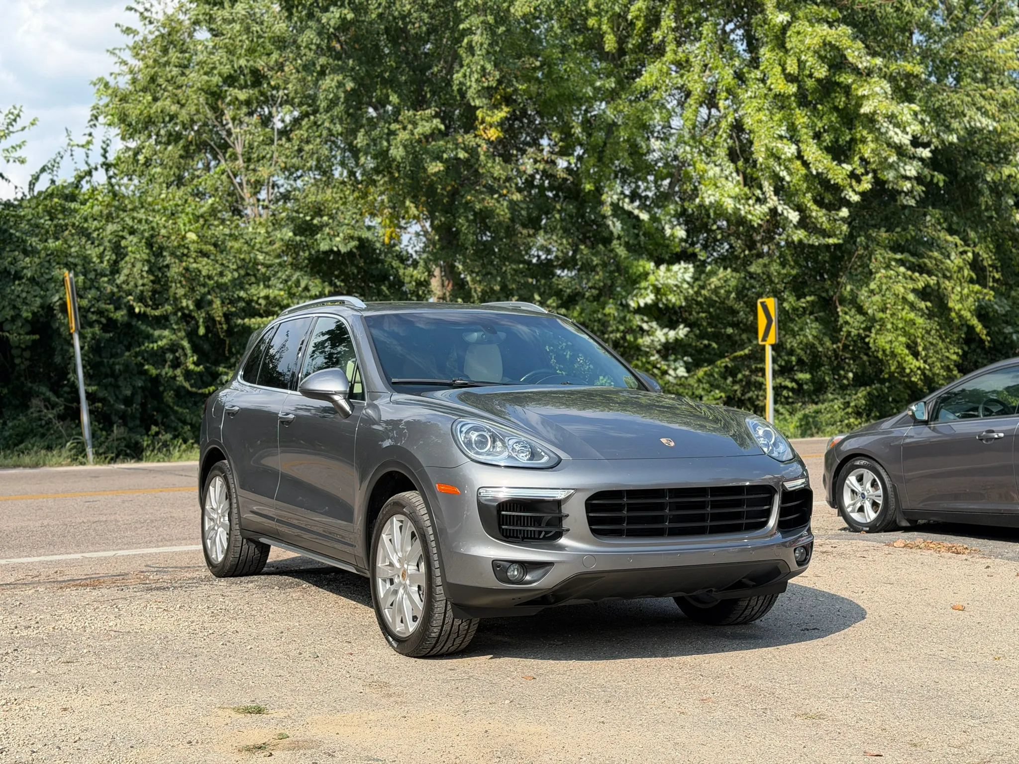 Used 2016 Porsche Cayenne S AWD/4WD image 9