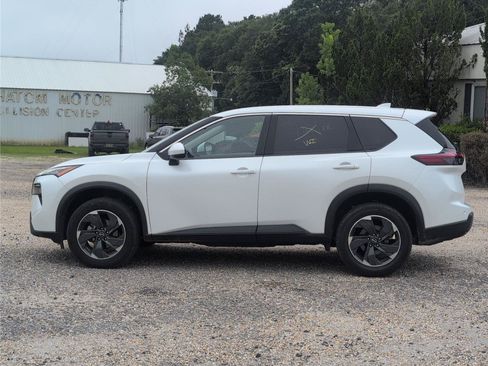 Used 2025 Nissan Rogue SV FWD image 2