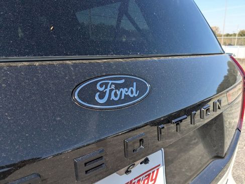 New 2025 Ford Expedition Max Platinum w/ Stealth Performance Package image 9