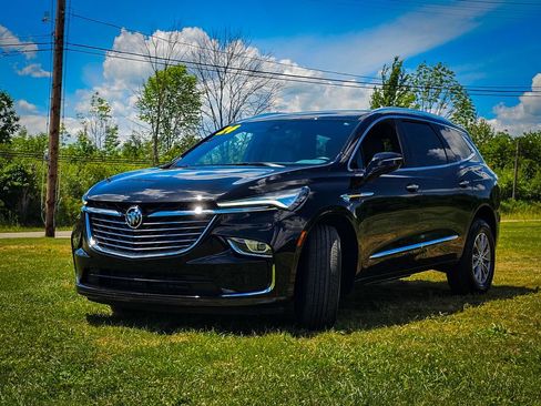 Used 2024 Buick Enclave Essence w/ LPO, Cargo Package AWD/4WD image 7