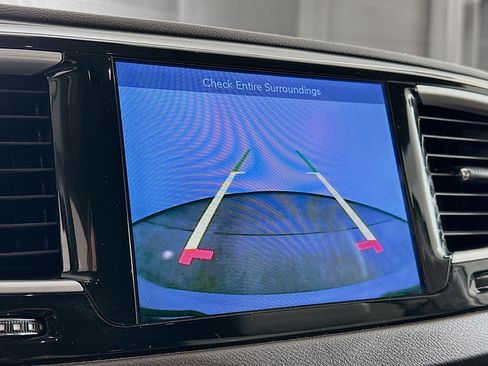 Used 2017 Chrysler Pacifica Touring-L w/ Tire & Wheel Group image 22