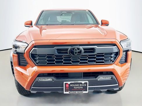 Used 2025 Toyota Tacoma TRD Off-Road image 2