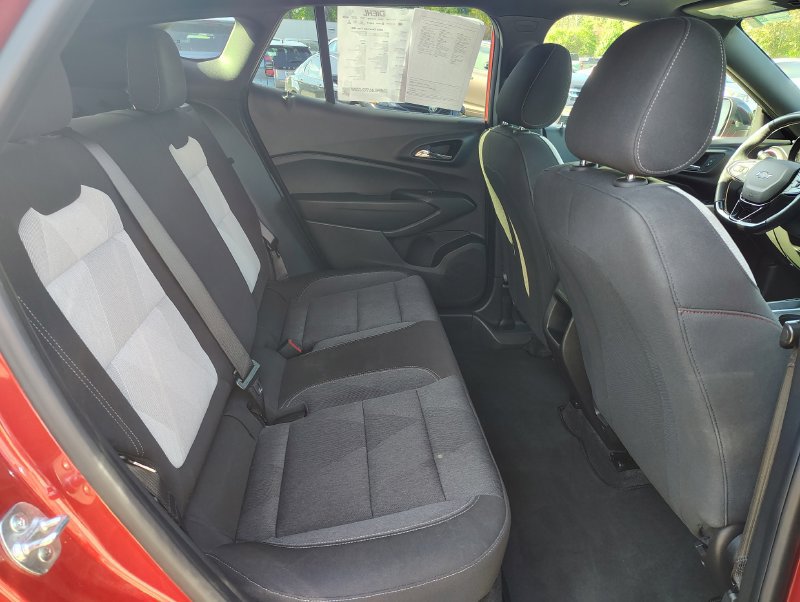 Used 2024 Chevrolet Trax RS w/ Sunroof Package FWD image 36