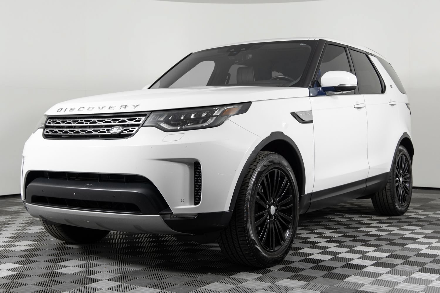 Used 2017 Land Rover Discovery HSE Luxury AWD/4WD image 2