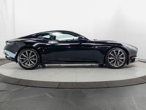 Used 2019 Aston Martin DB11 Coupe RWD image 30