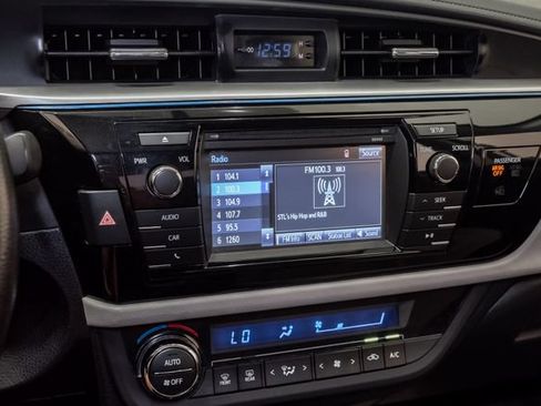 Used 2014 Toyota Corolla LE FWD image 16