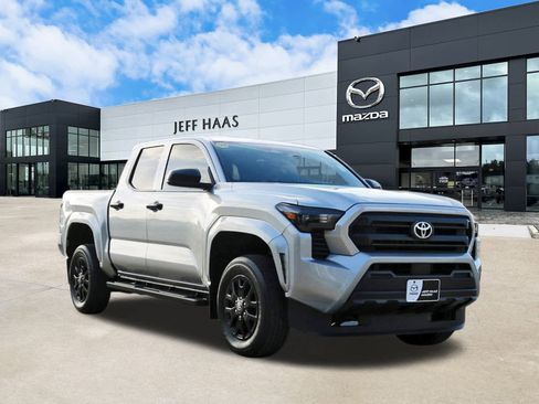 Used 2024 Toyota Tacoma SR image 4