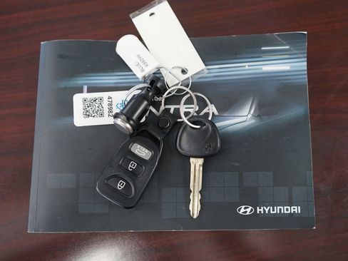 Used 2010 Hyundai Elantra GLS FWD image 46