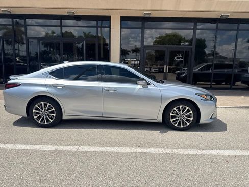 Used 2022 Lexus ES 300h w/ Premium Package FWD image 5