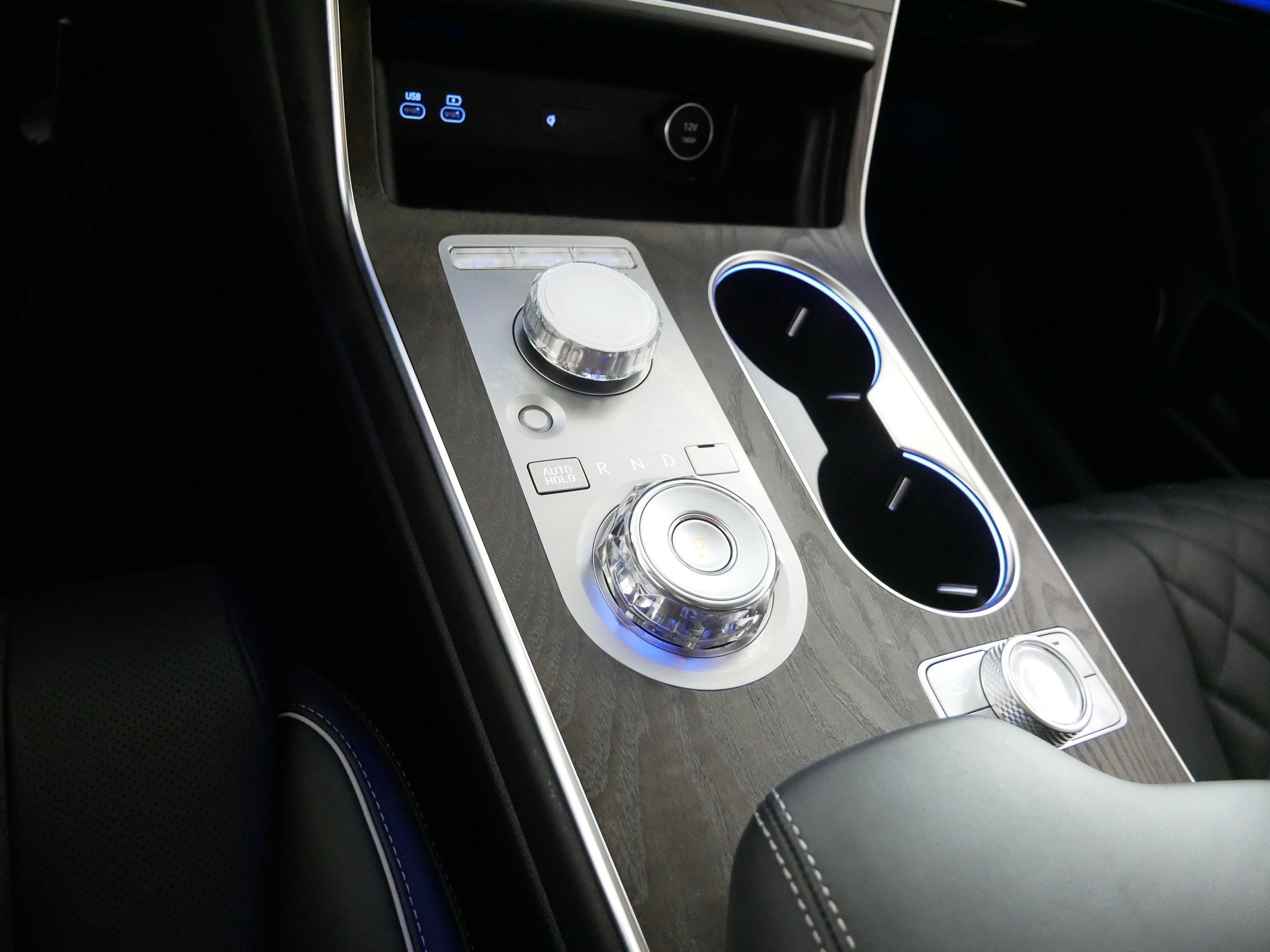 Certified 2025 Genesis GV80 3.5T Prestige AWD/4WD image 24