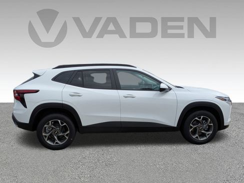 New 2025 Chevrolet Trax LT w/ Driver Confidence Package FWD image 24