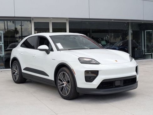 Used 2025 Porsche Macan Electric RWD image 7