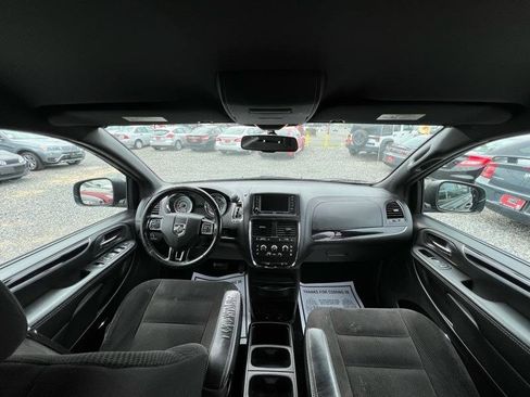 Used 2018 Dodge Grand Caravan SE FWD image 25