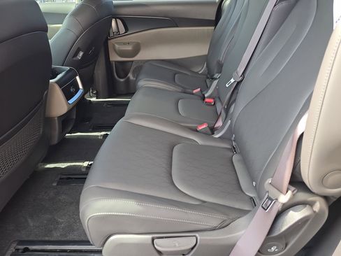 New 2026 Kia Carnival FWD image 16