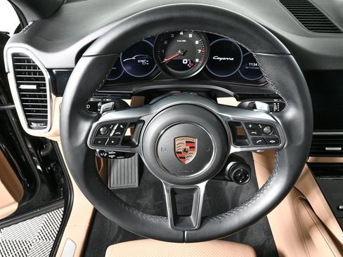 Used 2023 Porsche Cayenne Coupe w/ Premium Package image 9