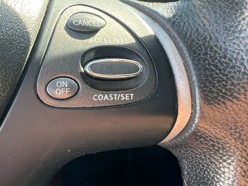 Used 2017 Nissan Pathfinder SV image 23