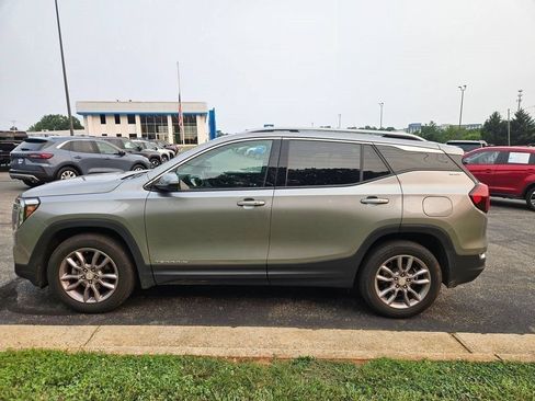 Used 2023 GMC Terrain SLT AWD/4WD image 4