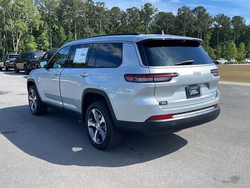 New 2026 Jeep Grand Cherokee L Limited w/ Luxury Tech Group II AWD/4WD image 5