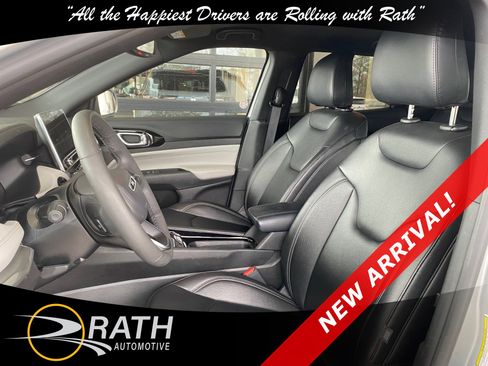 Used 2025 Jeep Compass Limited image 11