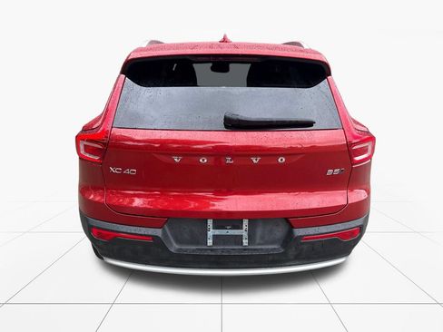 Used 2023 Volvo XC40 B5 Core w/ Convenience Package AWD/4WD image 7