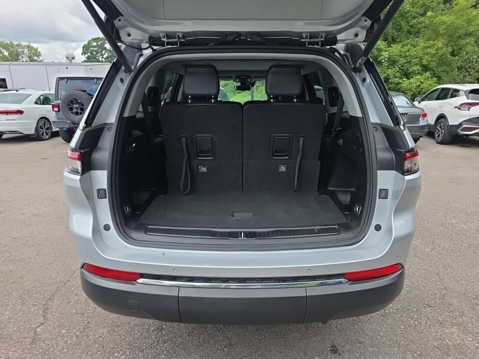 Used 2023 Jeep Grand Cherokee L Limited w/ Luxury Tech Group II AWD/4WD image 18